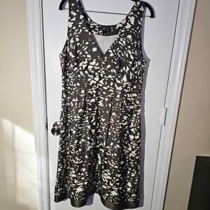Banana Republic Brown Silk Dress V Neck Sleeveless Sz 14 Neutral Clean Girl Chic